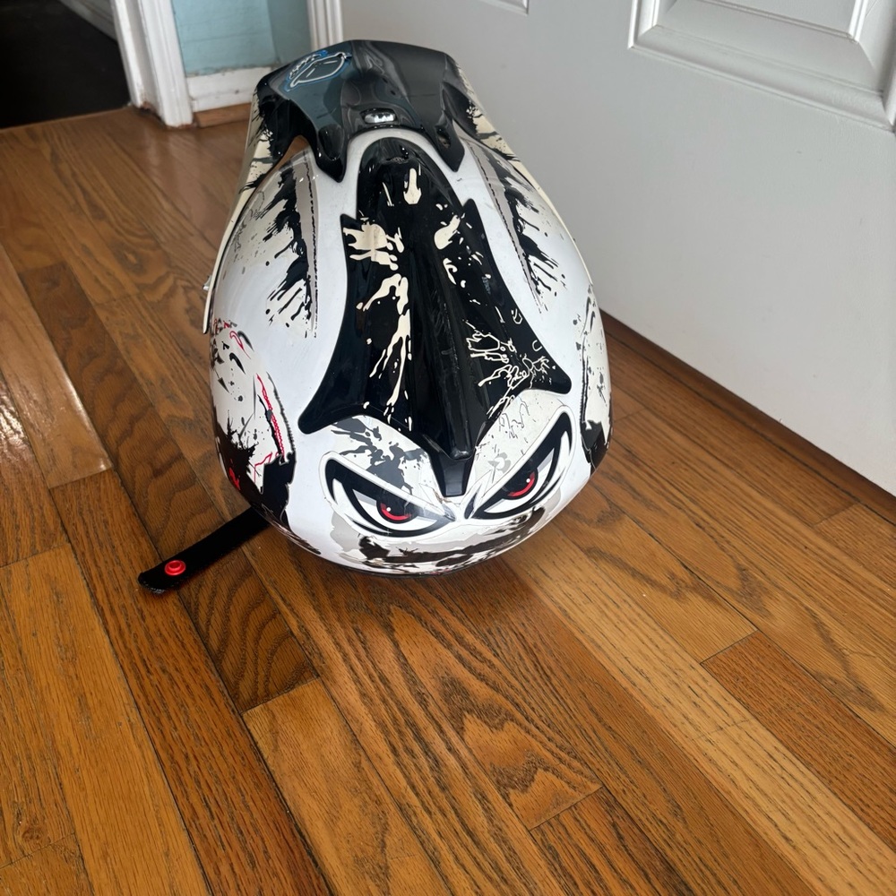 O’Neal 9 Series Motocross Helmet | White/Black Skull Splatter Graphics - Picture 4 of 7